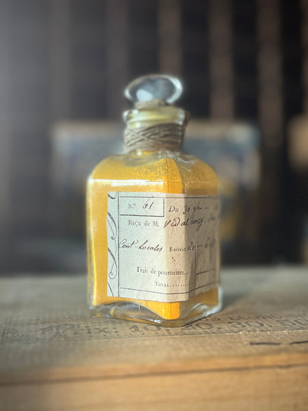 Apothecary bottle with yellow pigment PJ32