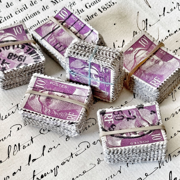 100 Identical French Stamps - PURPLE (2803-D9)