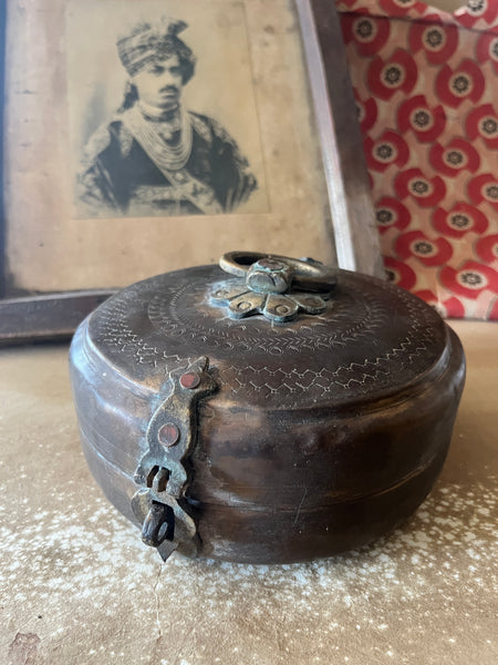 Indian betel nut box (pandan) - IND25