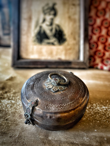 Indian betel nut box (pandan) - IND25